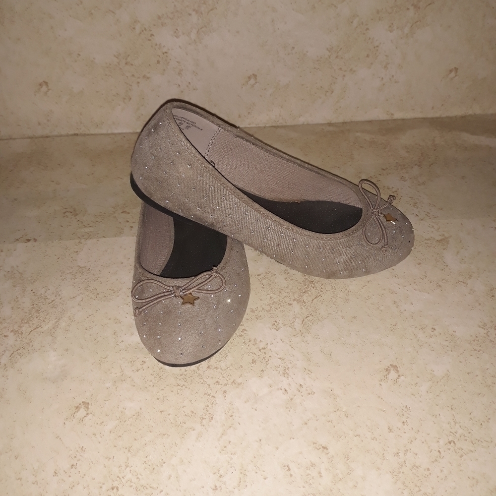 Simply styled slip on size 4 5/$25